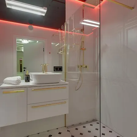 Desire By Grand Apartment *